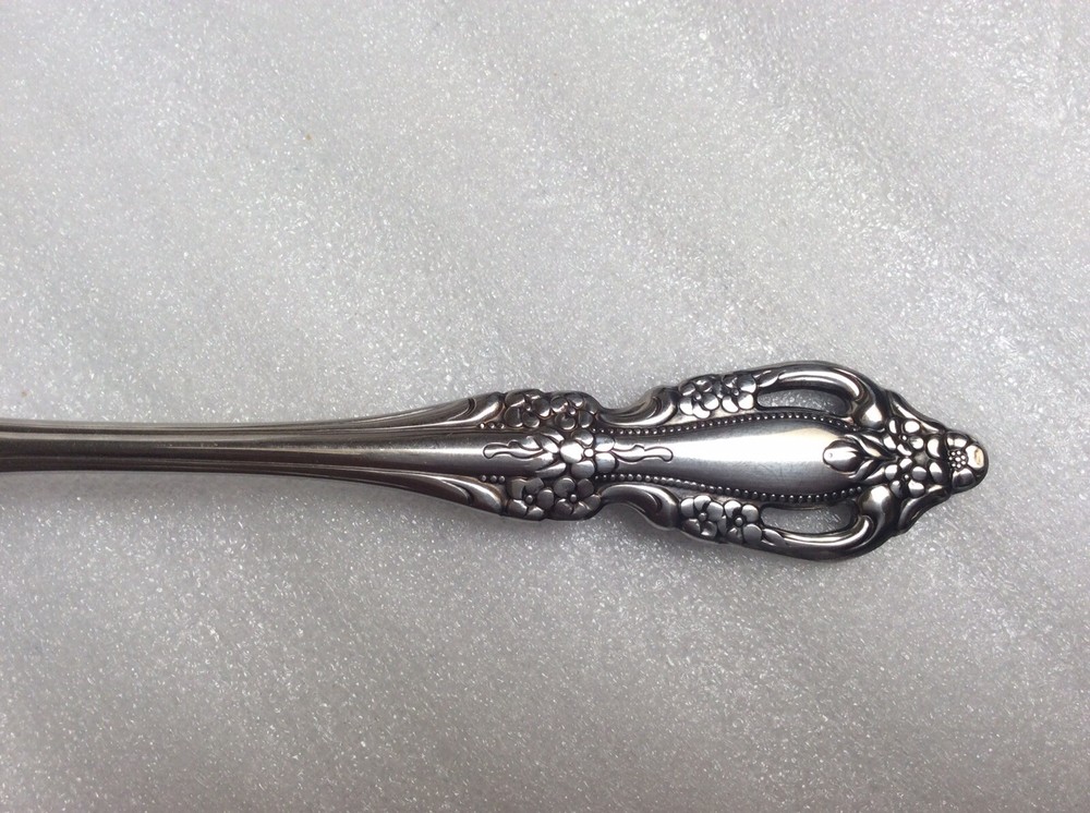 Oneida Distinction Deluxe Stainless Raphael Cold Meat Serving Fork 8 5/8” Nice!