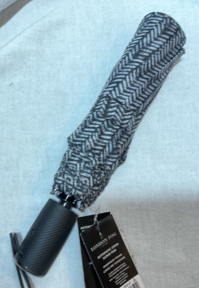 LONDON FOG UMBRELLA BLACK CHEVRON AUTO OPEN SUPER MINI LARGE ARC COVERAGE NWT