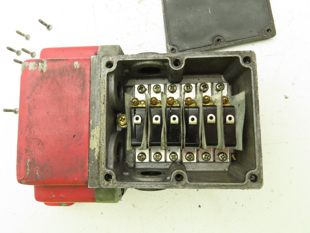 Omron VB Series 6-Plunger Limit Switch Bevel Plunger