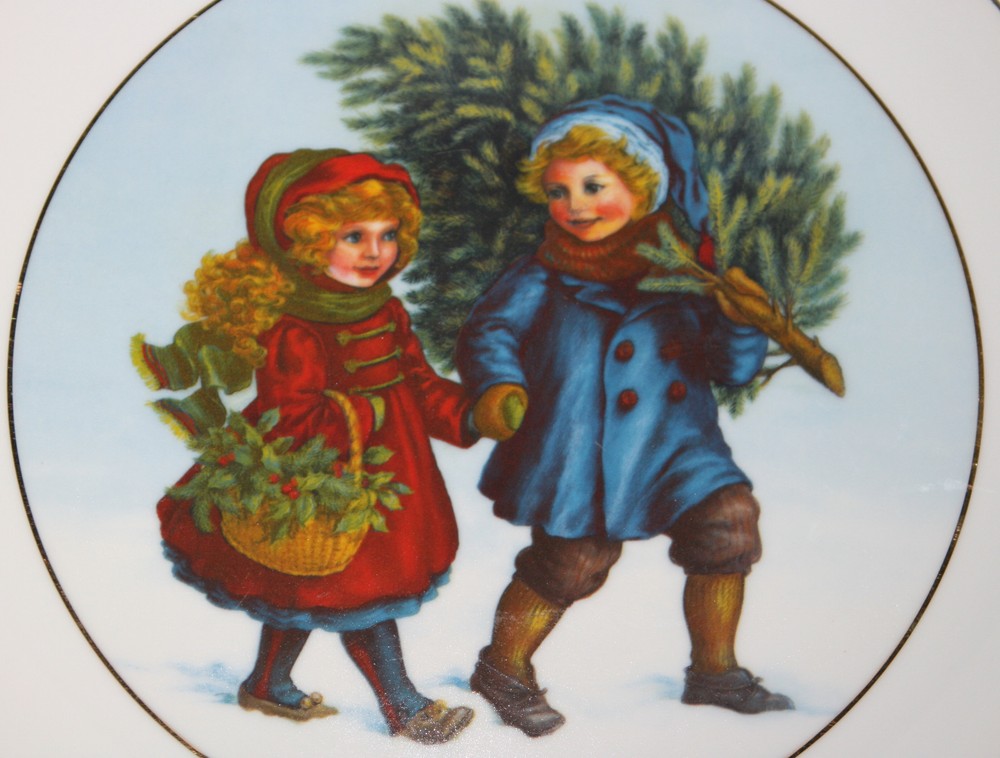 First Edition 1981 Christmas Memories Plate