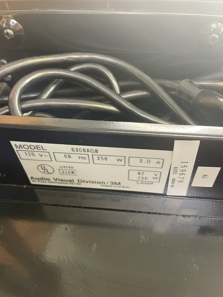 3M Visual Systems 2000 AG Portable Overhead Transparency Projector