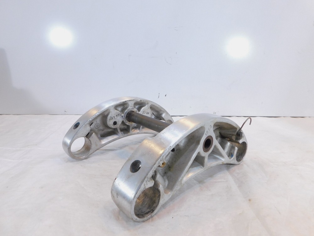 99 00 Victory Standard V92 Cruiser Upper & Lower Front Fork Triple Tree Bracket