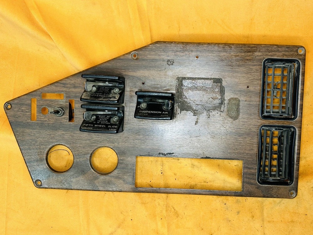 Freightliner FLD 120 Dash Panel