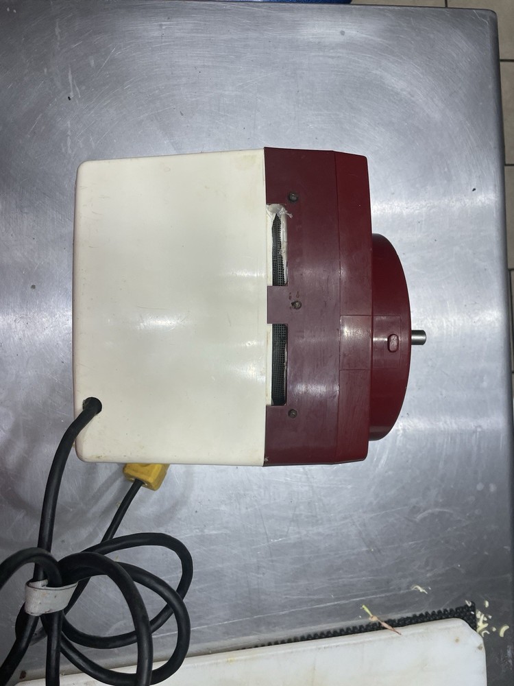 Robot Coupe R2 Processor , Tested includes bowl & two blades