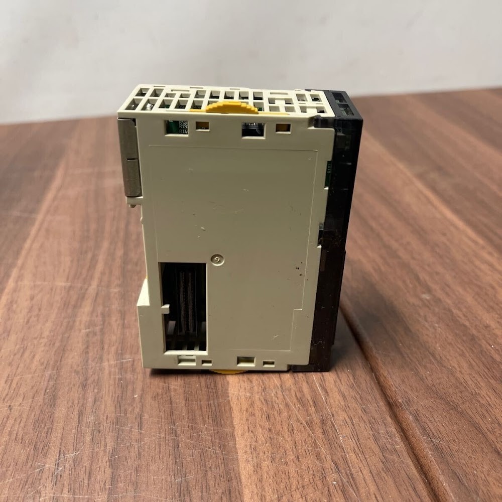 OMRON CJ1W-MD231 PLC DC Input Transistor Output Module USED