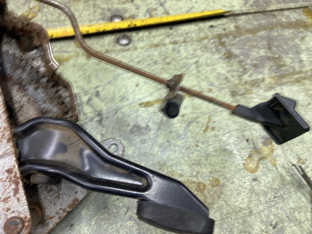 08-12 ESCAPE Park Brake Assembly (release Handle Damaged)