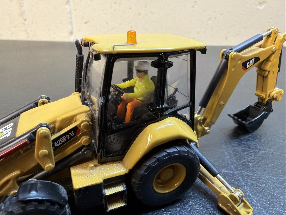 Diecast Masters 1:50 420F2 Backhoe Loader & Tin CLEAN