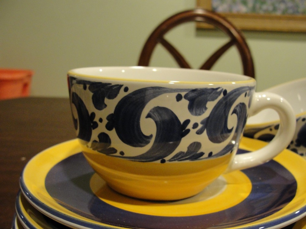 HEREND SPLASH 6 CUPS 3 7/8" AND 6 SAUCERS