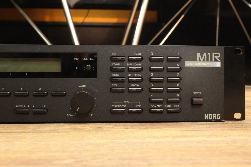 KORG M1R [000102]