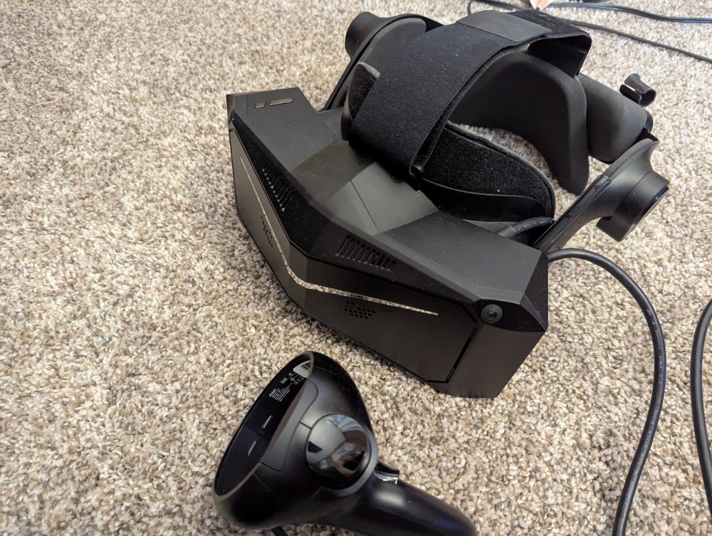 Pimax Crystal Light VR 2 Controllers Comes With Box