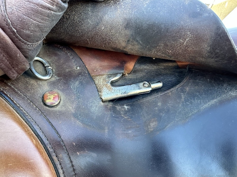 Reactor Panel Foxhunter Saddle 13.25” Tree/17” Seat