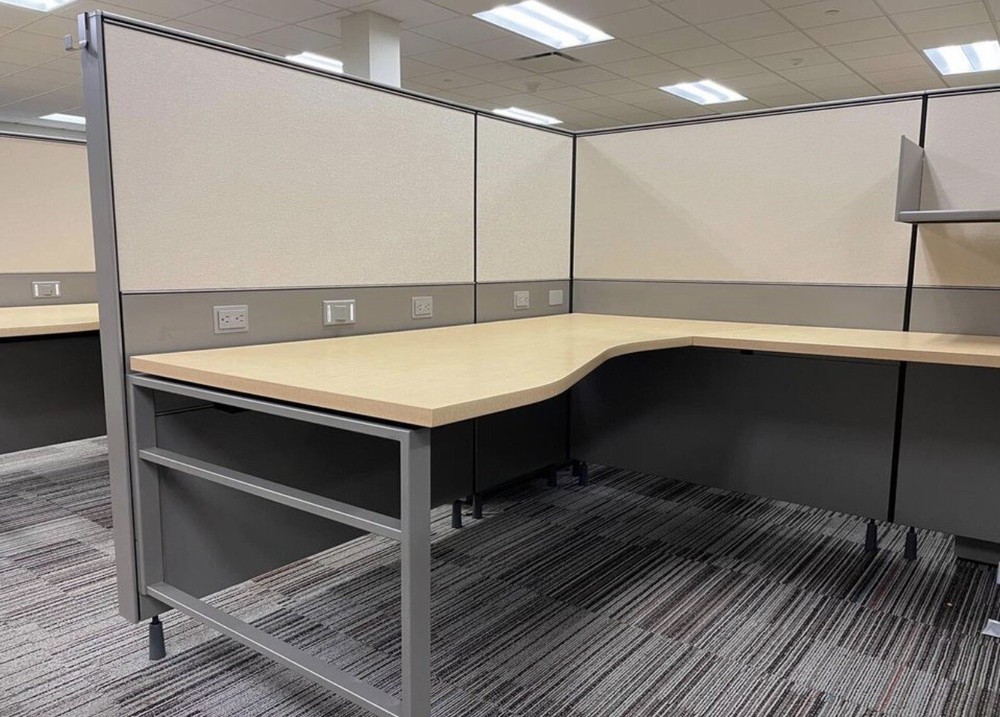 Herman Miller Cubicle 6ft By 6ft L Shape