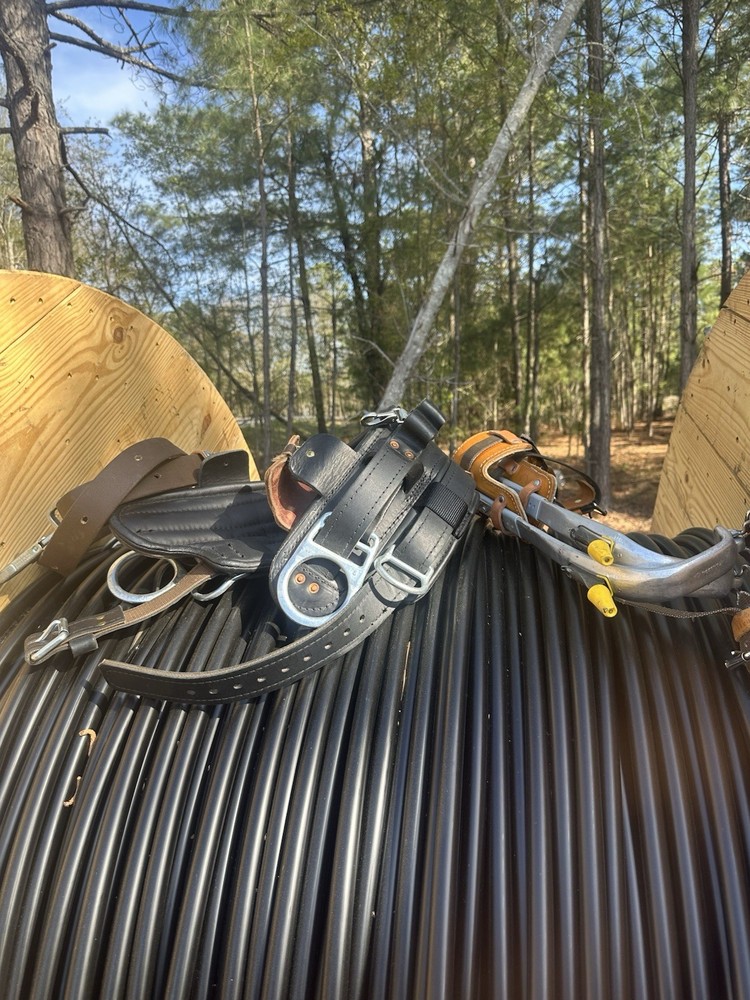 Lineman Climbing Belt And Hooks