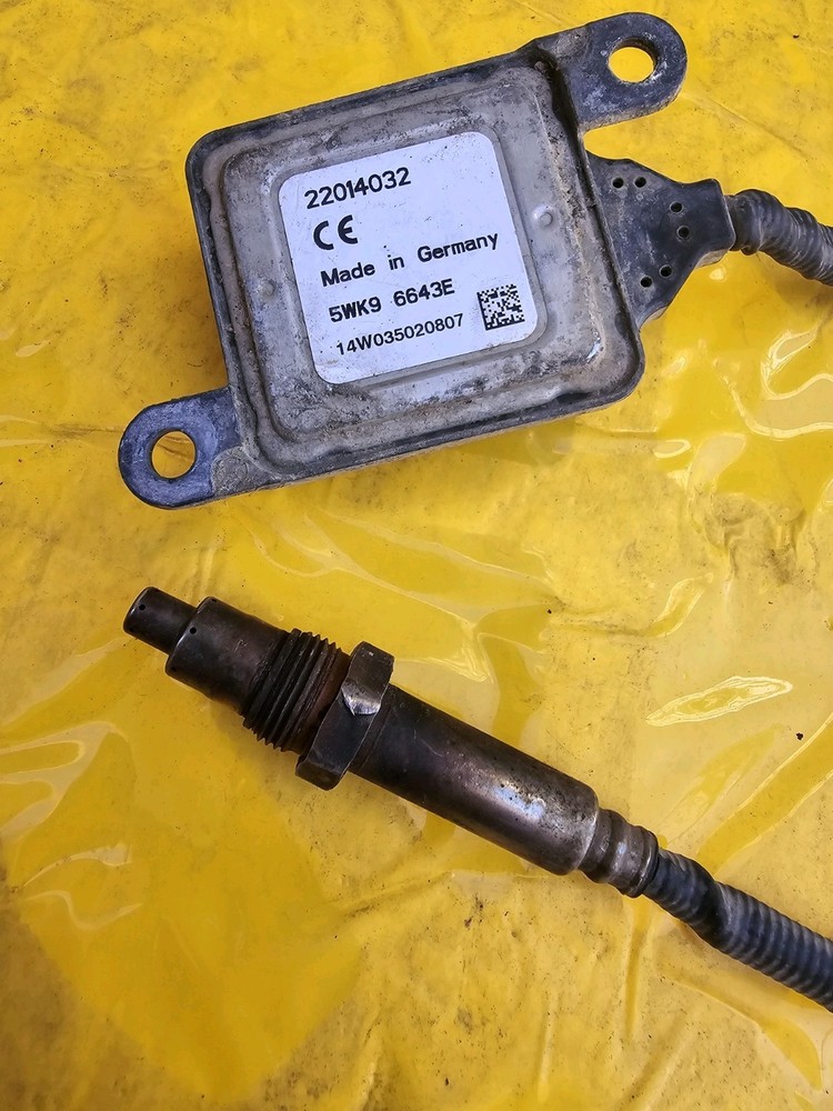 Volvo/Mack Outlet NOx Sensor OEM Original Sensor