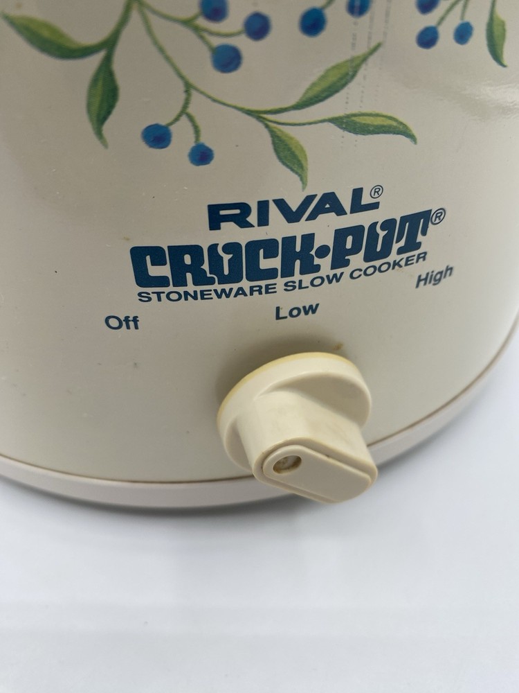 Vintage Rival Crock Pot Fruit Vine Pattern #3120 2-1/2 Qt. Plastic Lid
