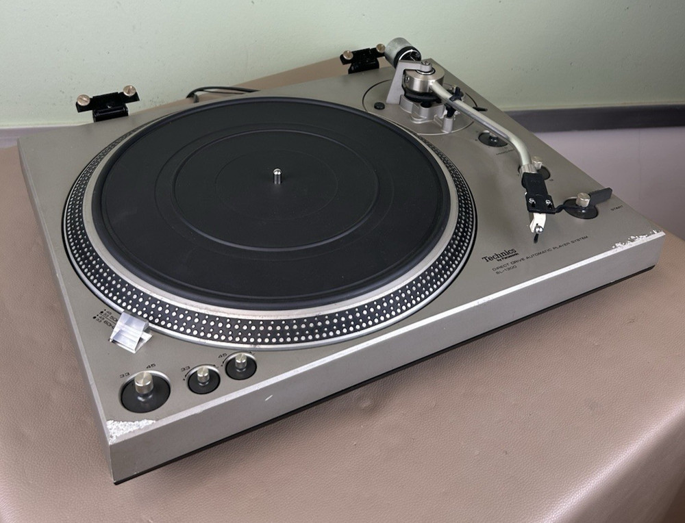 TECHNICS SL-1300 Turntable