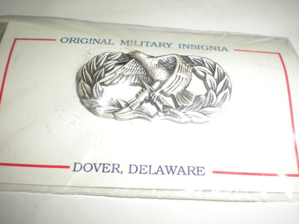 USAF ACFT MUNITIONS 5 LEVEL BADGE -SILVER OXIDIZED