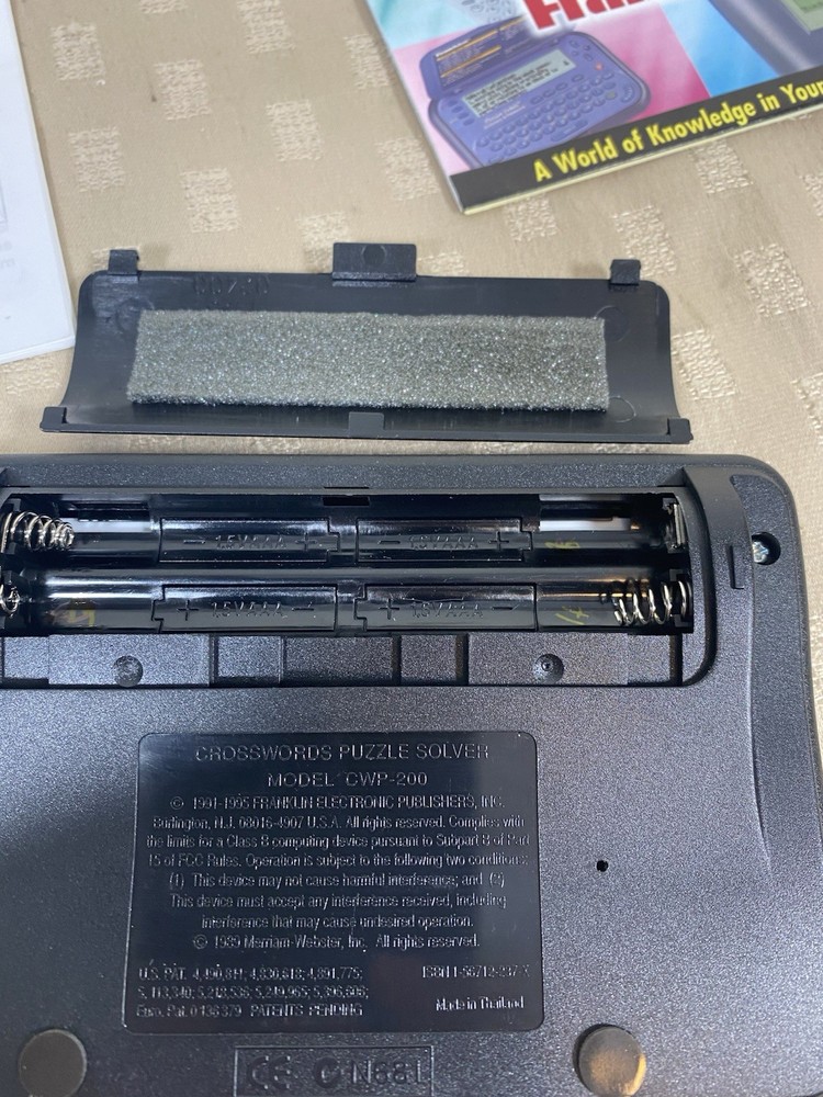 Franklin Handheld Electronic Crossword Puzzle Solver CWP-200 Tested Working
