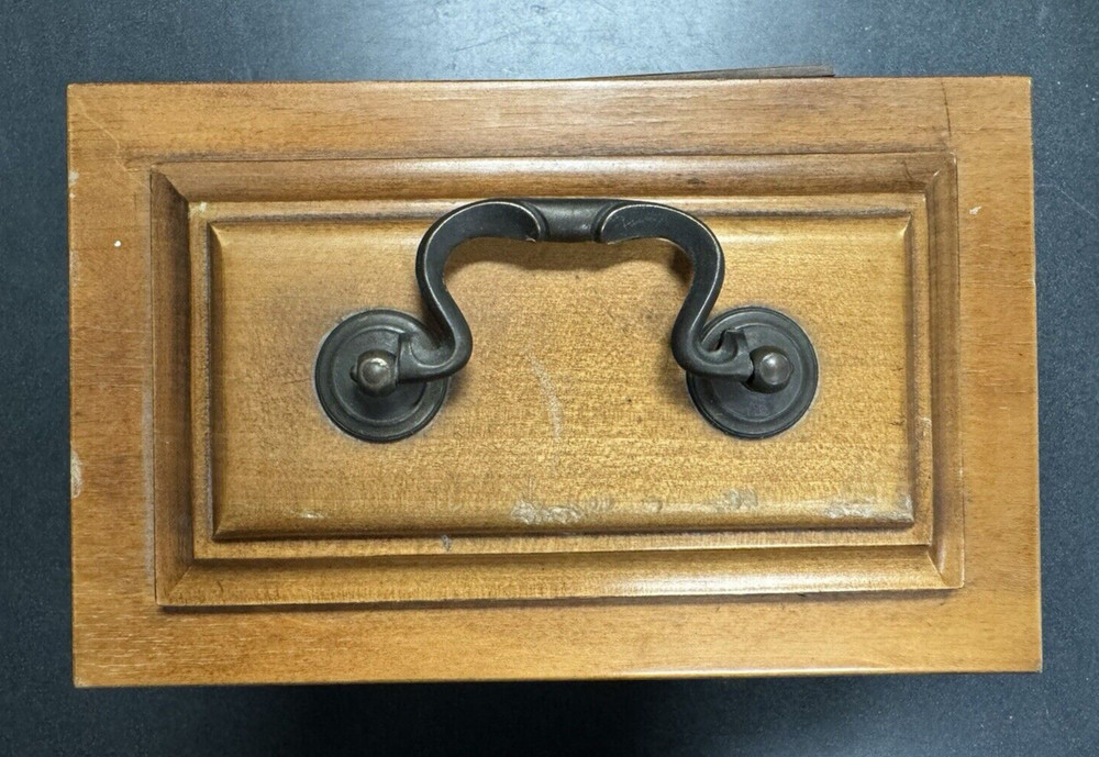Cuckoo Clock MFG W/ Twist Wind up Key