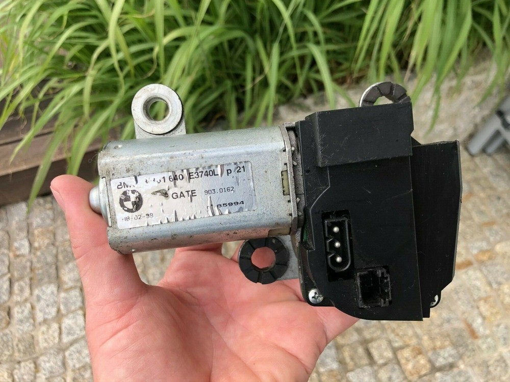 BMW E39 Wagon Touring  Rear Wiper Motor 8361640