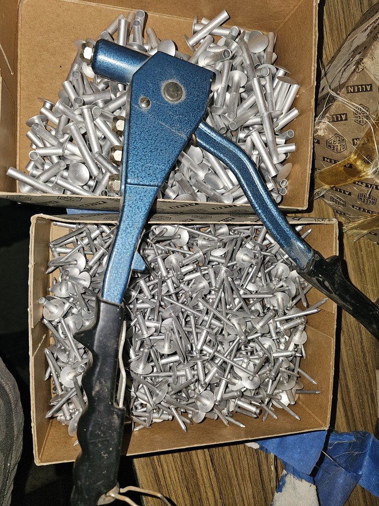 2 Riveter Rivet Guns And Rivets