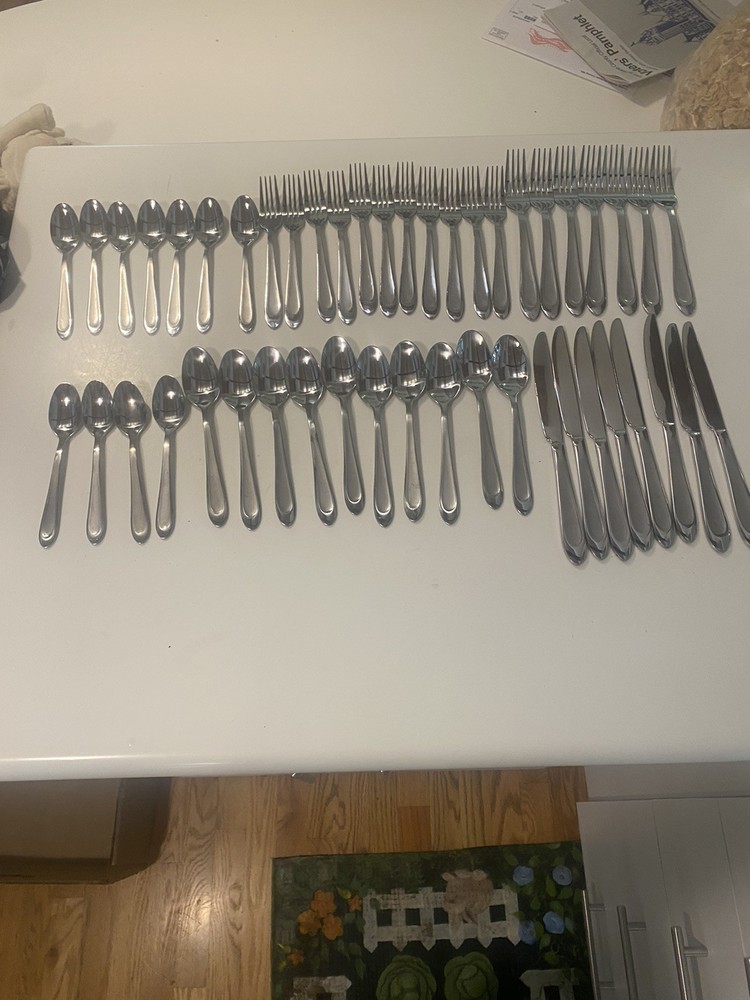 Oneida Sand Dune Silver 47 Piece Stainless Flatware Set
