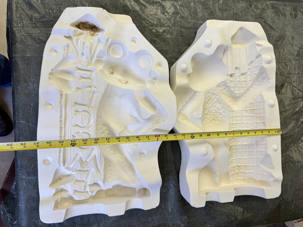 VINTAGE CLAY MAGIC CERAMIC MOLD #2600 WELCOME FROG