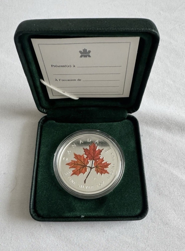 Canada 2001 1 oz 99.99% Silver Maple Leaf Coloured Coin (RCM)