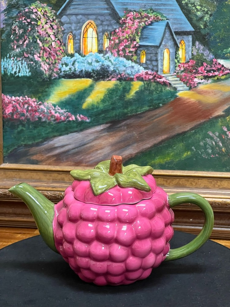 Grapes With Leaves Teapot