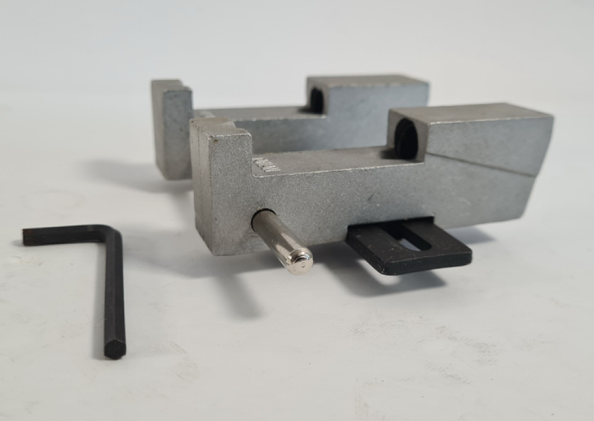 Eagle Tool Company Adjustable Double Pocket Hole Guide – Item #DY48