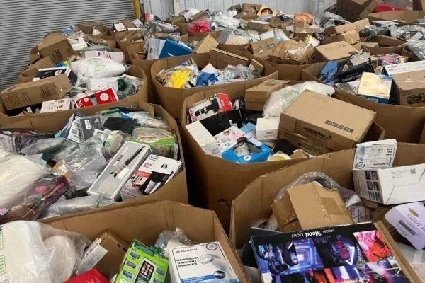 📦 Costco Liquidation Box – General Merchandise & Mixed Goods