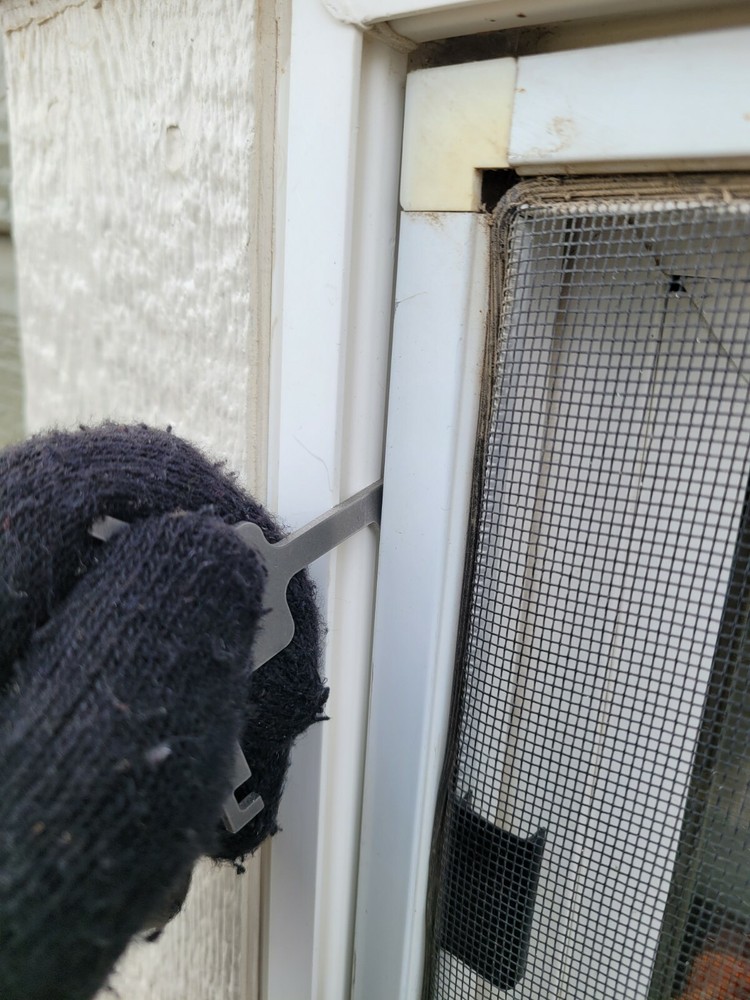 Window Screen Removing Tool