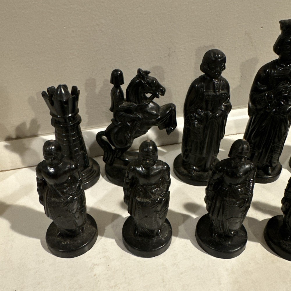 Vintage Roxy Chess Set