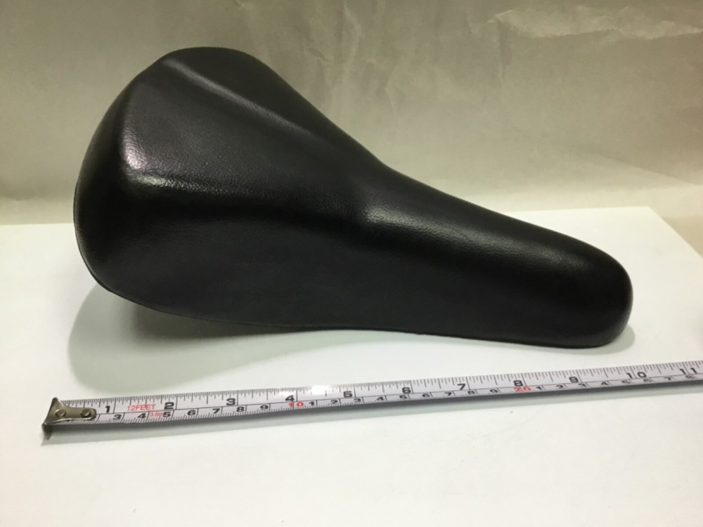 Akron Hsiang Li Saddle