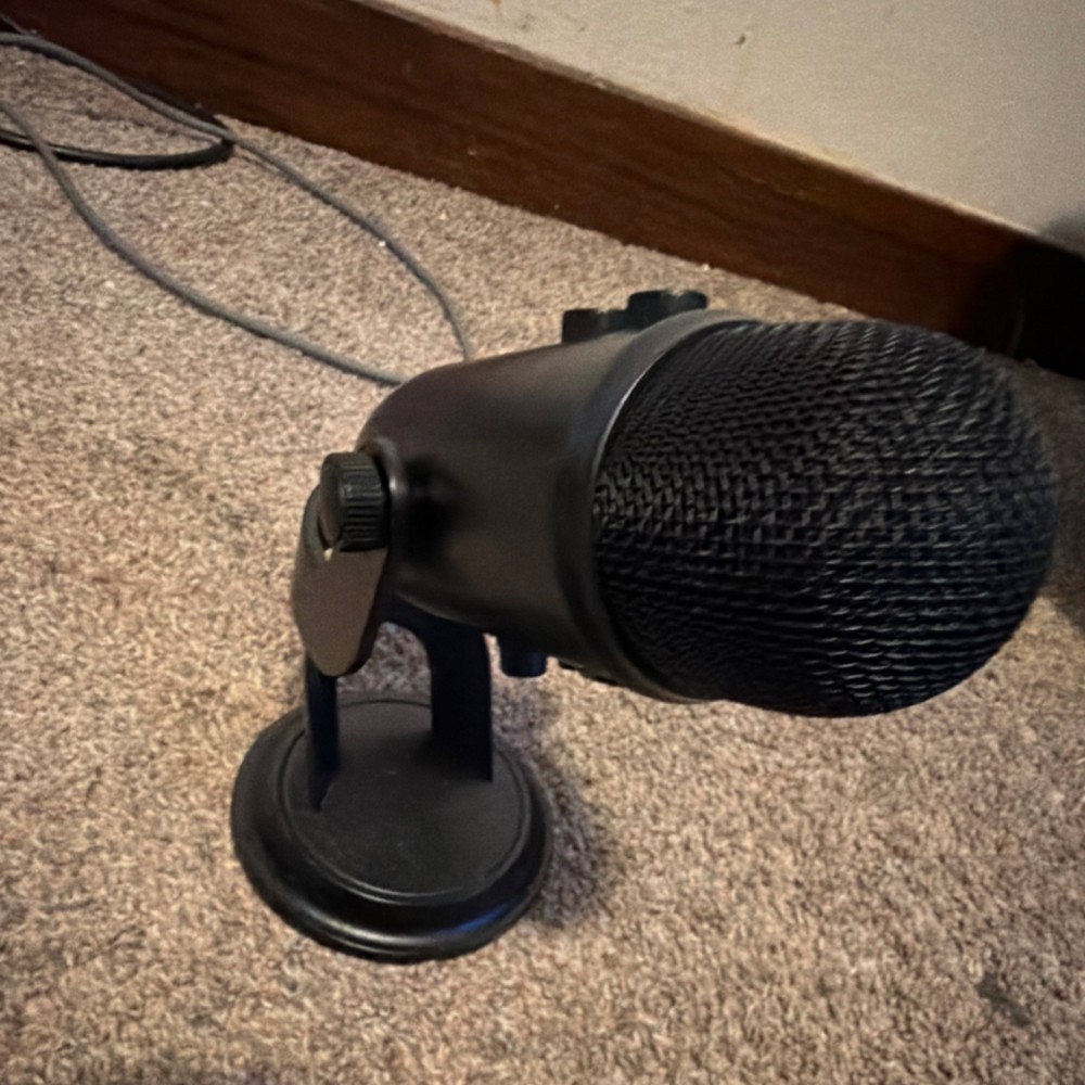 Blue Yeti USB Microphone Black with Mute Switch & Volume Control