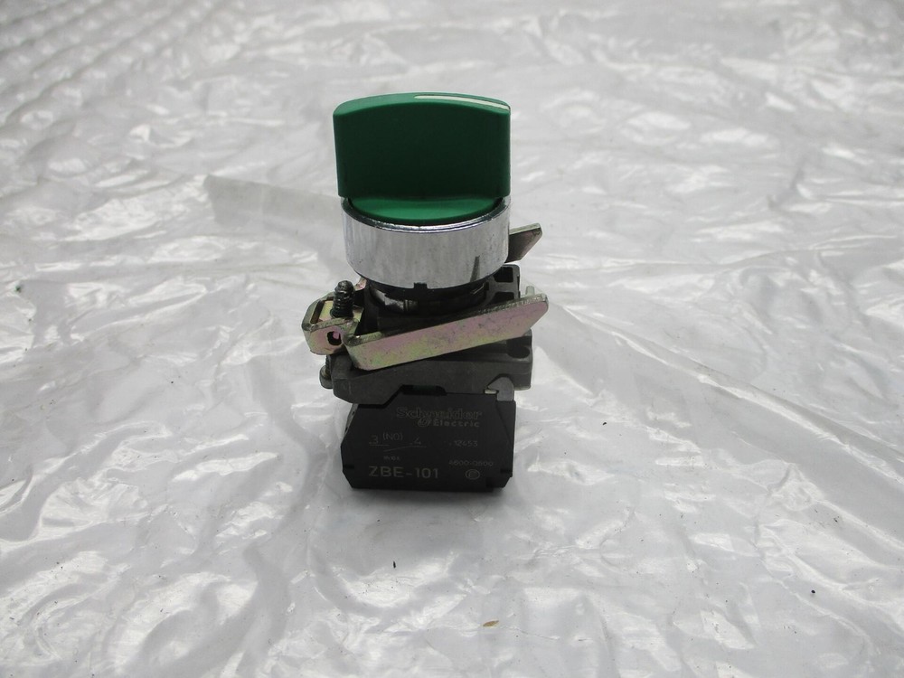 SCHNEIDER ELECTRIC ZBE-101 SELECTOR SWITCH GREEN UNMP