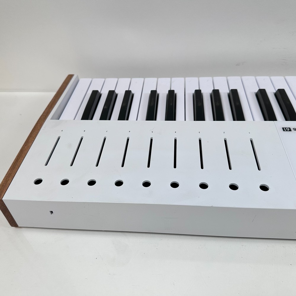 Arturia KeyLab 61 MIDI MK3 Keyboard Controller White; AS-IS