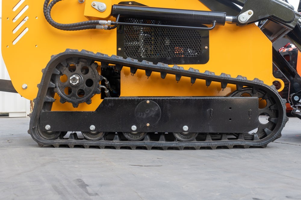 23Hp Mini Skid Steer Loader with EPA Petrol Engine Three valve Three Pump
