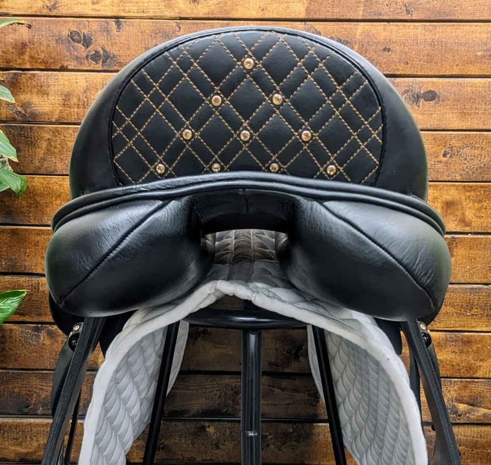 17.5" Custom Saddlery Advantage R (2022) *ON TRIAL*
