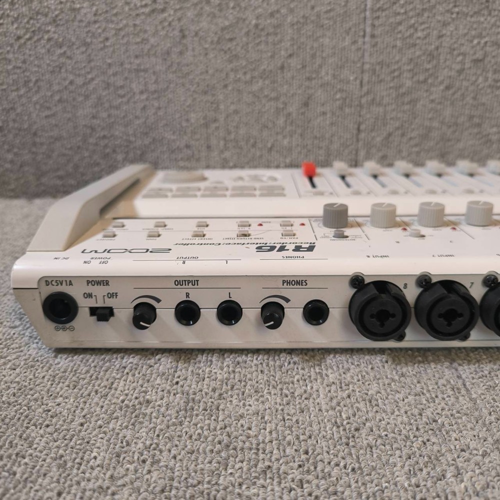 ZOOM R16 Portable Multitrack Recorder Controller and Interface Body Only ※READ