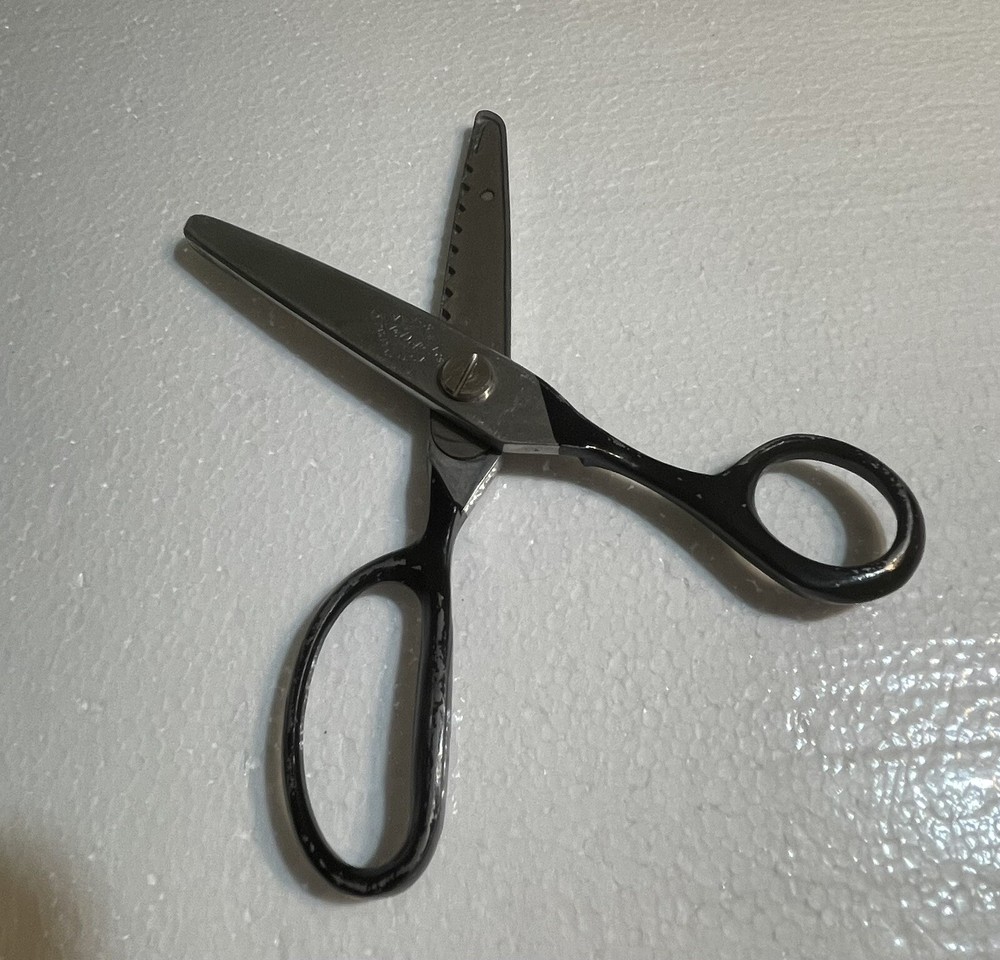 VINTAGE " DEL" 7" PINKING SHEARS