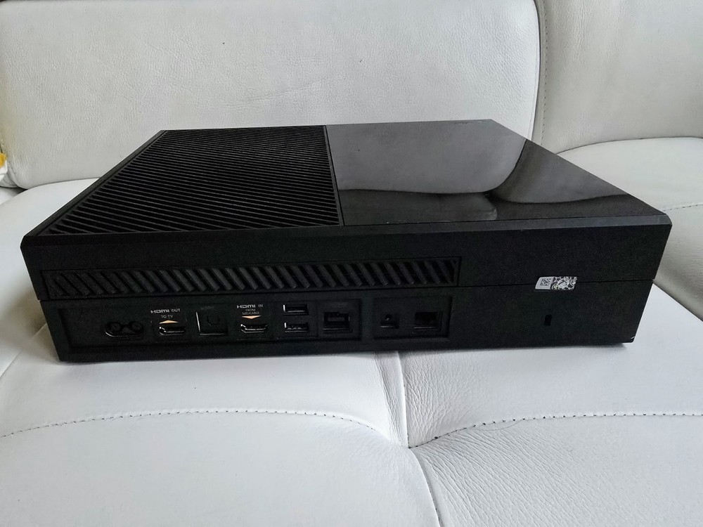 Xbox One 500 Console Model 1540 + Controller + Headset