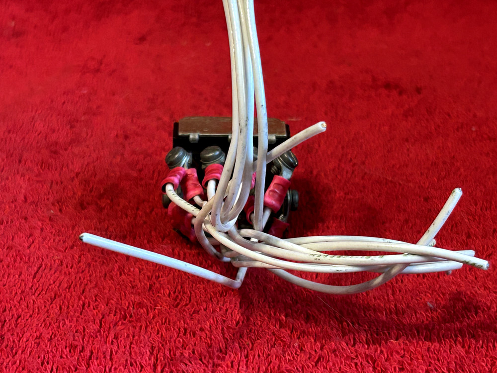 AIRCRAFT MS 25068-23 TOGGLE SWITCH