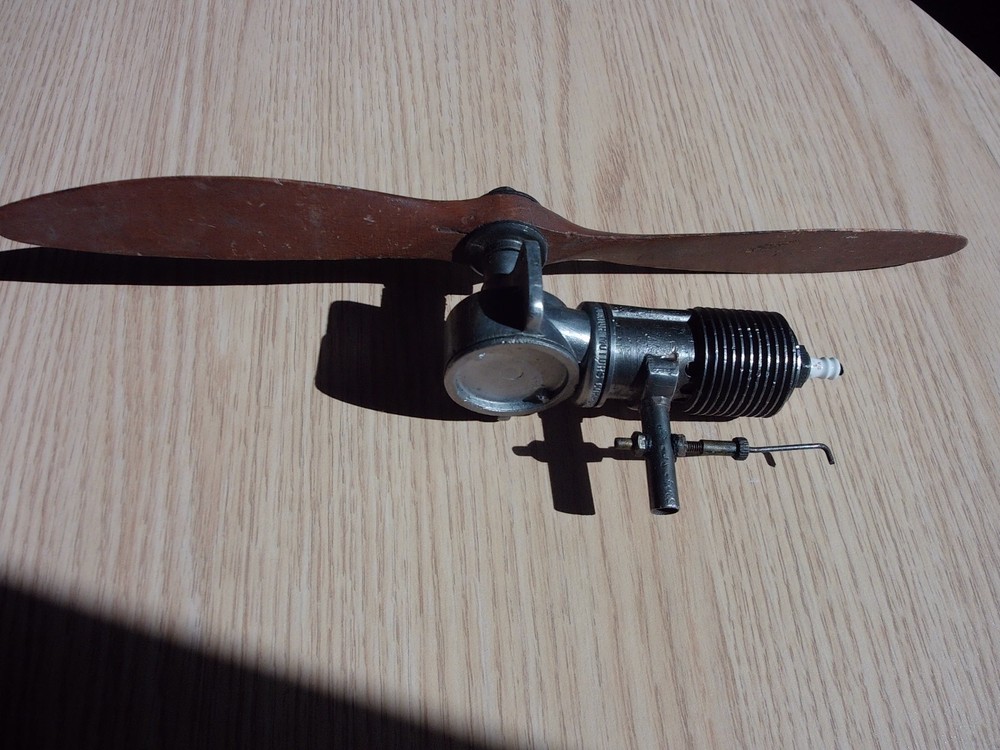 Brown Junior Motor Model Engine Airplane W/ Propeller Compression