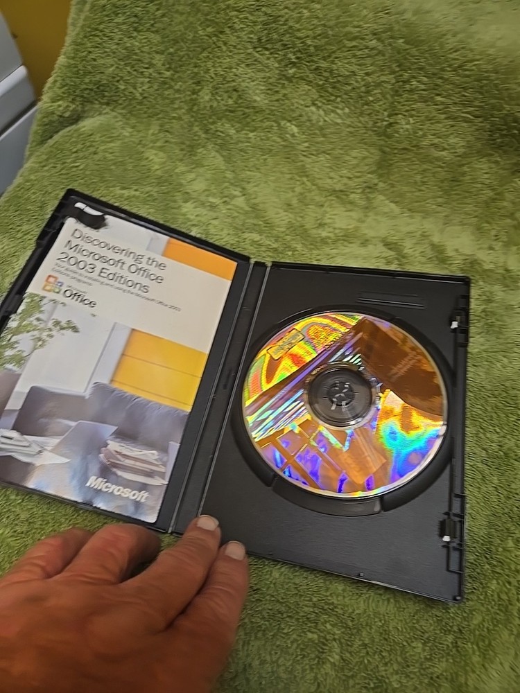 Microsoft Office Student and Teacher Edition 2003 Word Excel w/Key