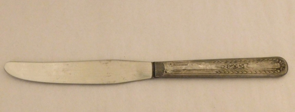 1 Dinner Knife - Silver Plate - Flower Pattern - Worn Plating #P193