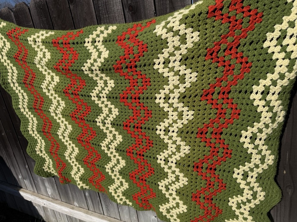 Vintage Homemade Afghan Approx 69x45” Zig Zag Pattern