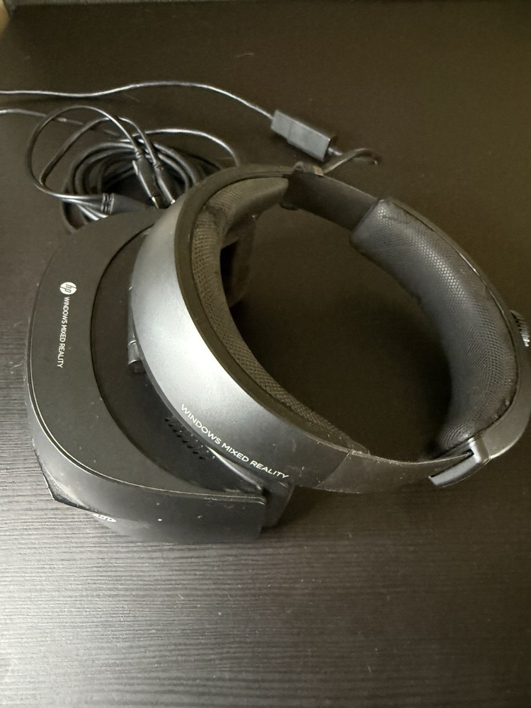 HP Windows Mixed Reality VR Headset Developers Edition - Cable & Controllers