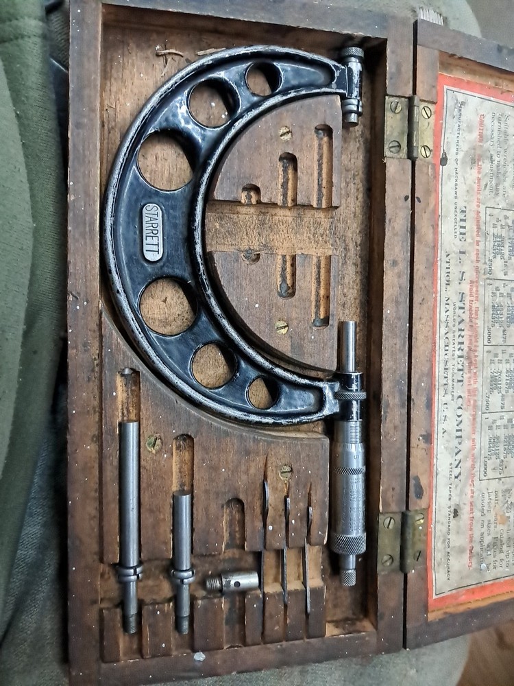 Starrett Outside Micrometer Set 224 Mechanical 2-6