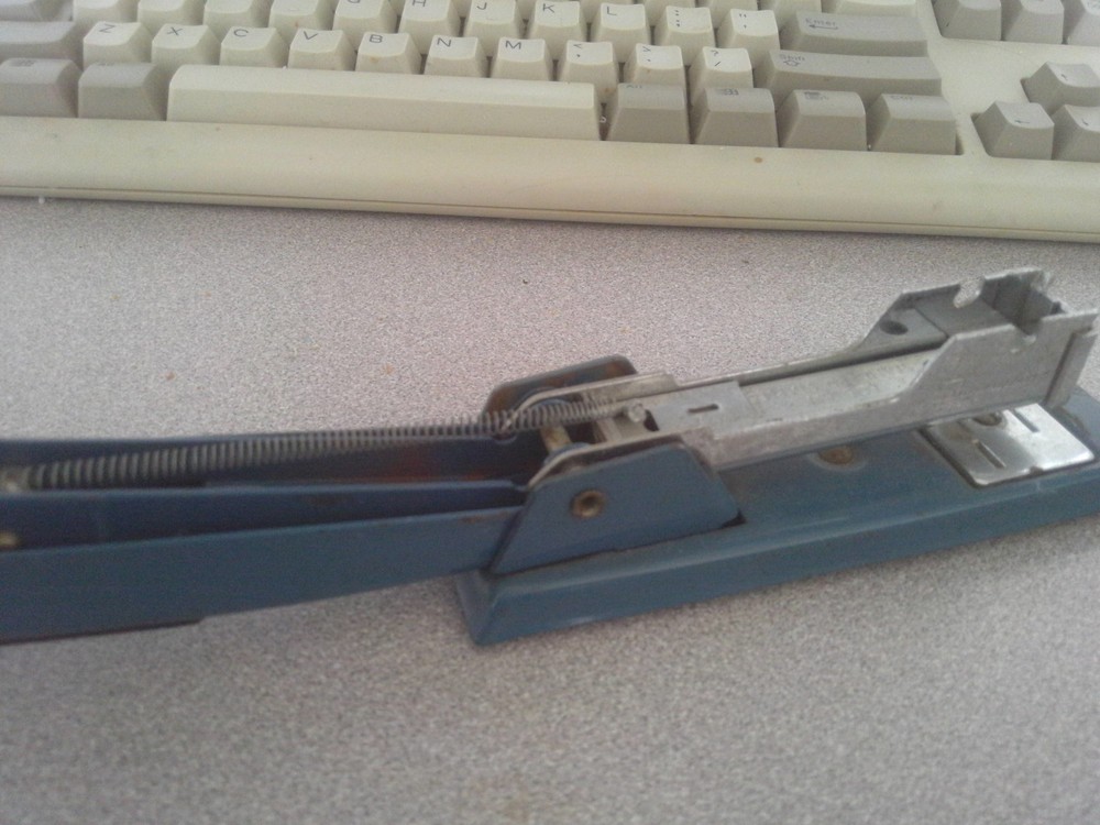 Vintage Swingline Stapler 711 COMPACT Desktop Compact Blue 118-711